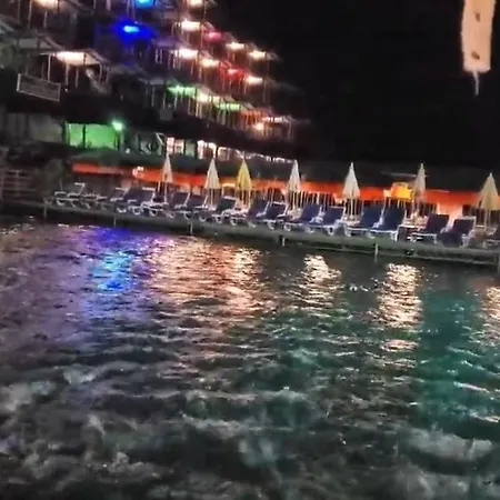 Moda Marine Luxury Homes אלאניה