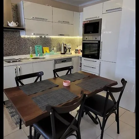 Moda Marine Luxury Homes אלאניה