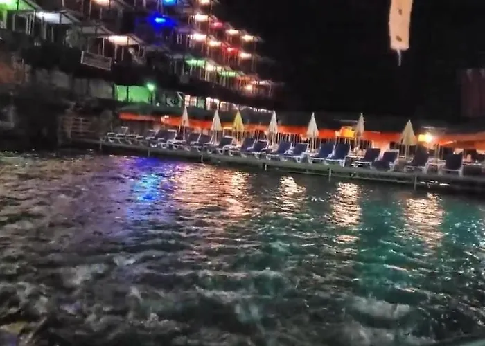 Moda Marine Luxury Homes אלאניה